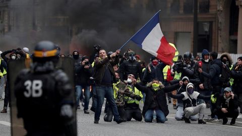 yellow vest